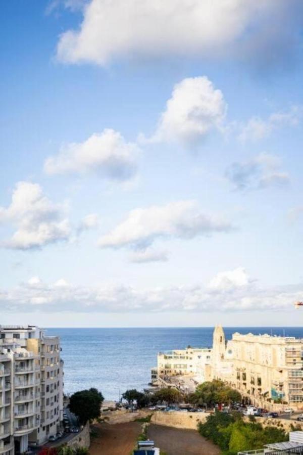 Seabreeze Retreat With Terrace - St Julians Appartement