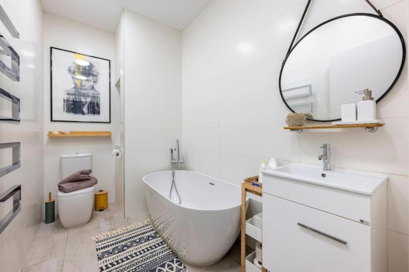 Seabreeze Retreat With Terrace - St Julians Appartement
